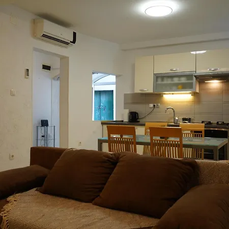 Sea Breeze Apartment, 30m To Pebble Beach, Stobrec With Summer Amenities ספליט