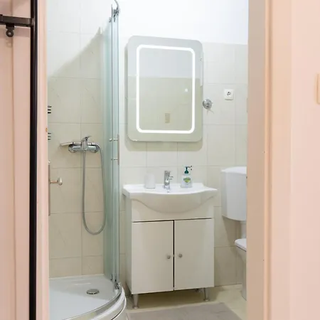 Sea Breeze Apartment, 30m To Pebble Beach, Stobrec With Summer Amenities דירה