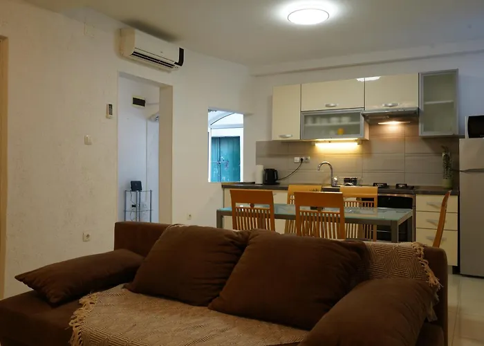 Sea Breeze Apartment, 30m To Pebble Beach, Stobrec With Summer Amenities ספליט