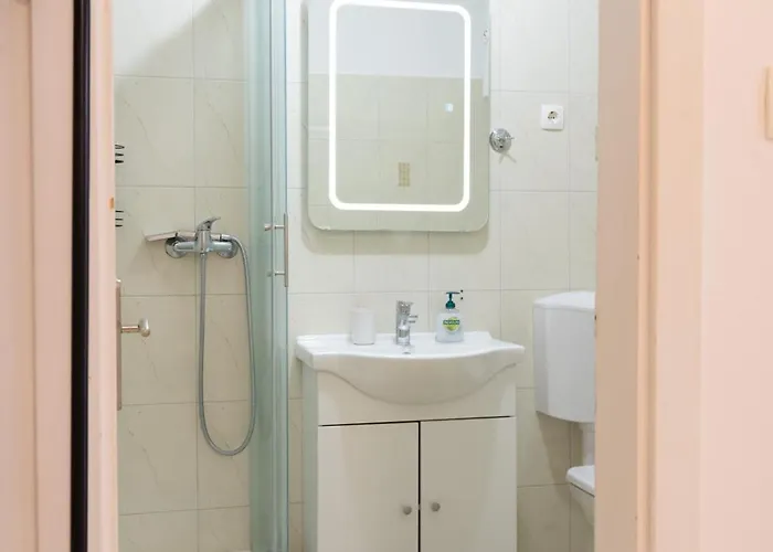 Sea Breeze Apartment, 30m To Pebble Beach, Stobrec With Summer Amenities Apartman